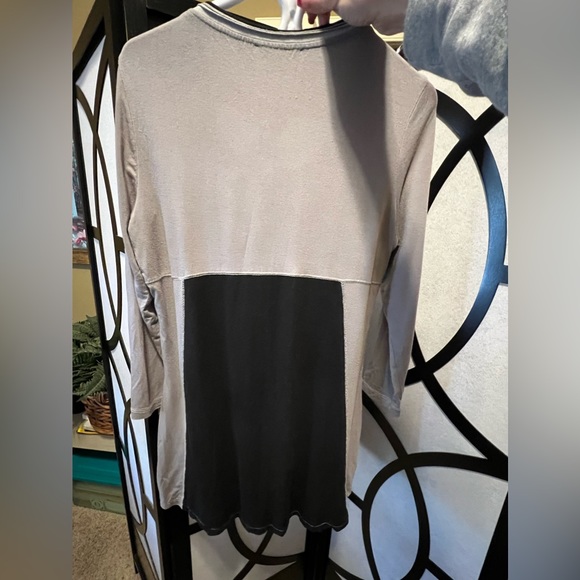 Grey and black tunic top with music theme. Size small - Picture 3 of 3